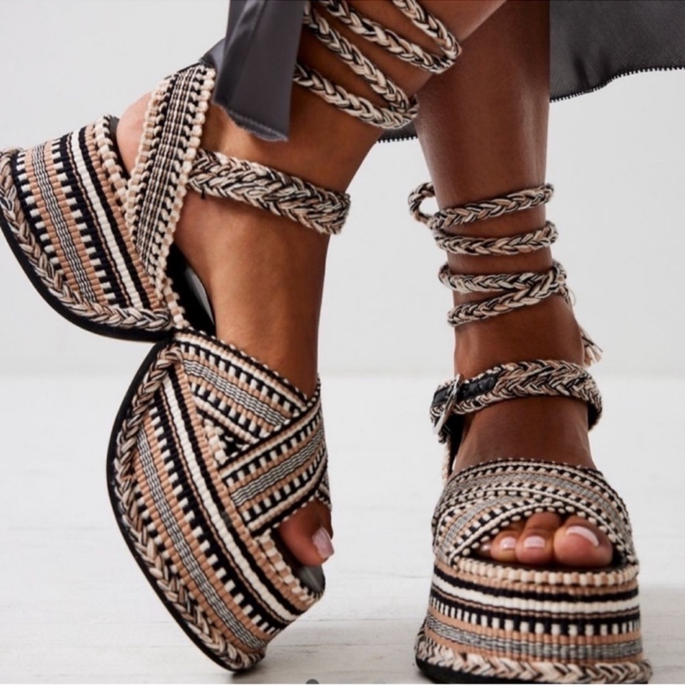 New Amambaih Beatriz Wrap Platform Sandals Black Tan Cream Free People 9/39